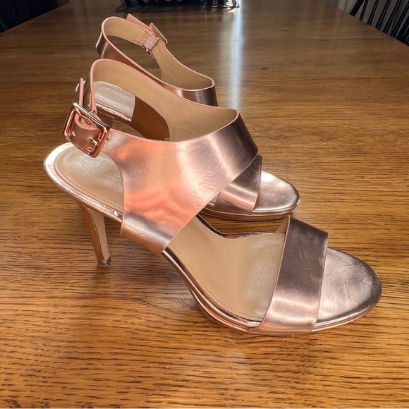 ⭐️ Michael Kors Rose Gold Metallic Leather Heels Pumps Shoes Sandal Size 7M - Picture 3 of 11